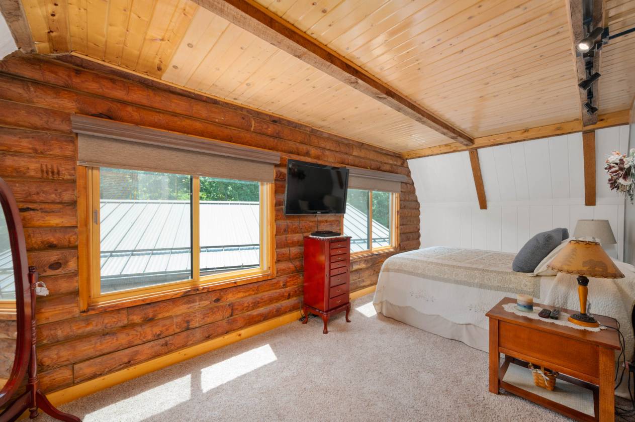 Extraordinary 30+ acre estate with log cabin home - photo 17