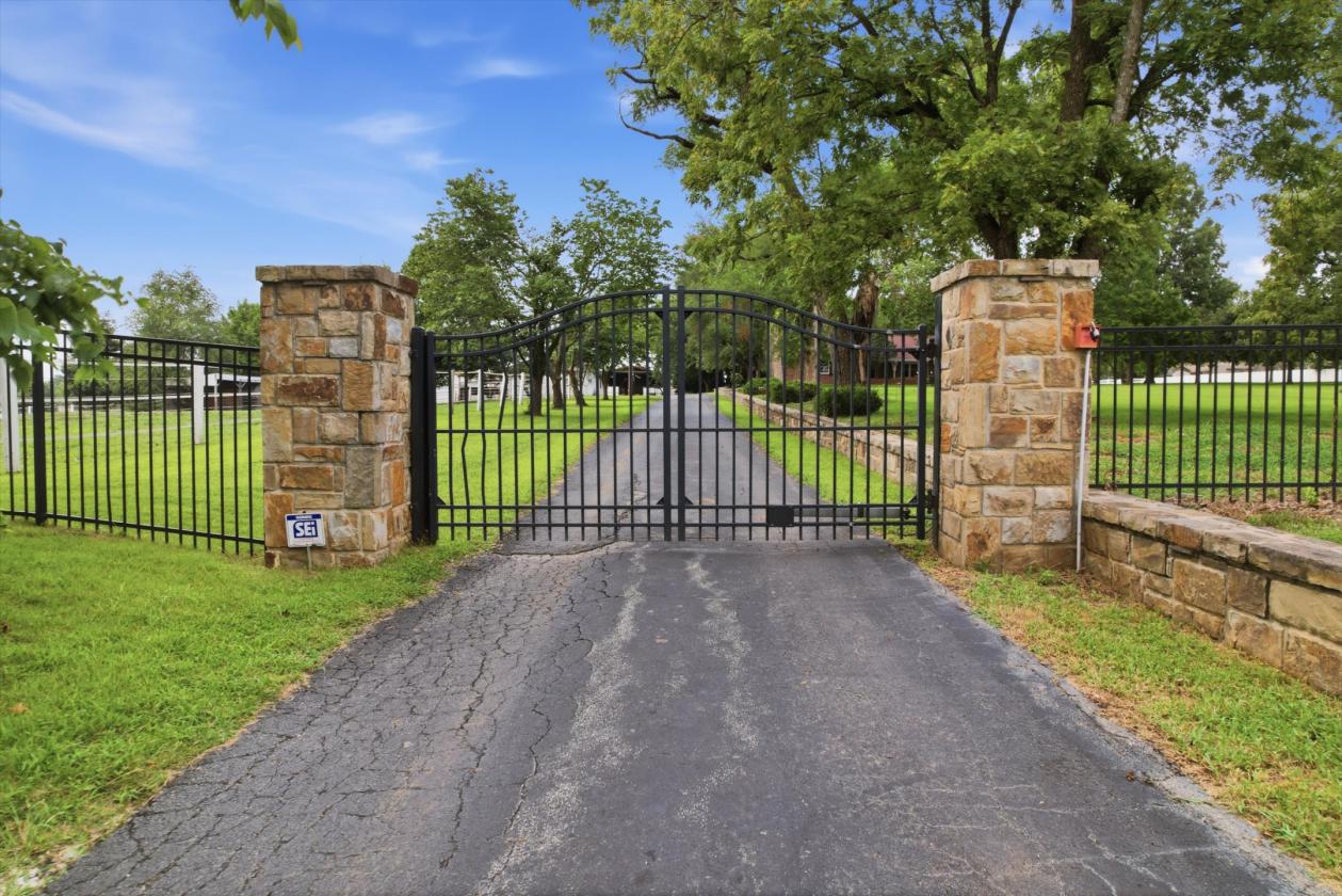 Premier Equestrian Estate on Nearly 20 Acres - photo 10