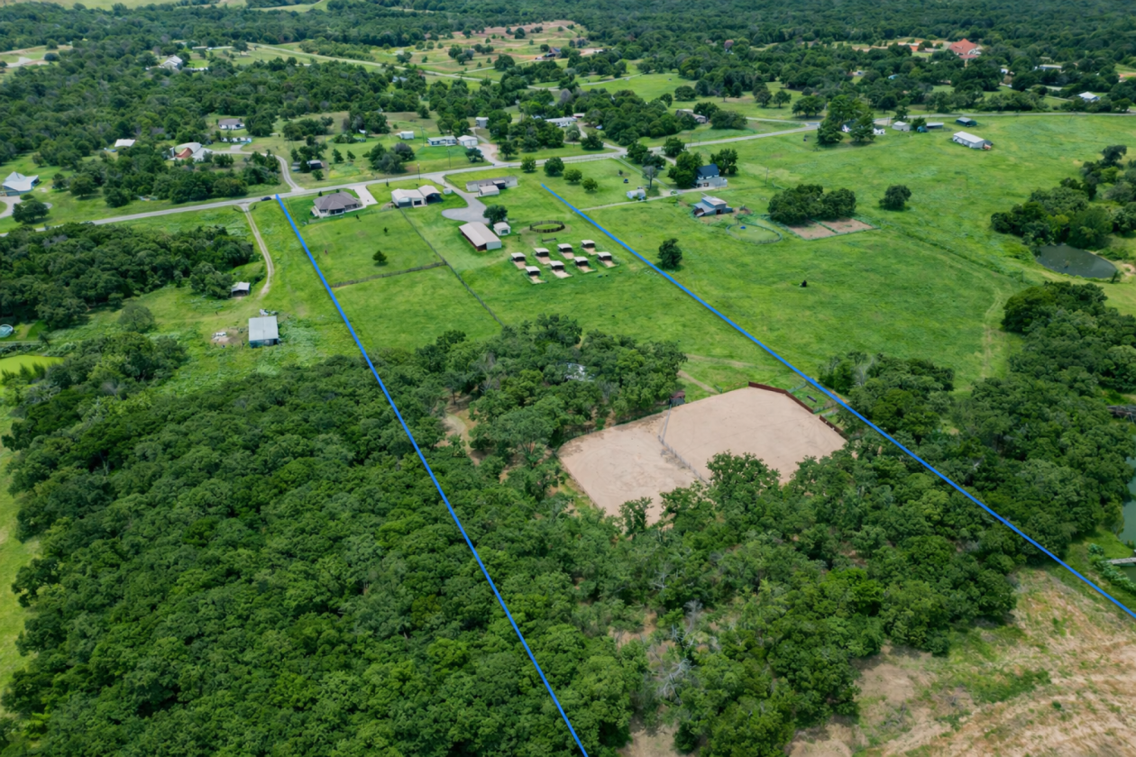 Turnkey 9.58 Acre Equine Facility - 2 Homes - photo 6