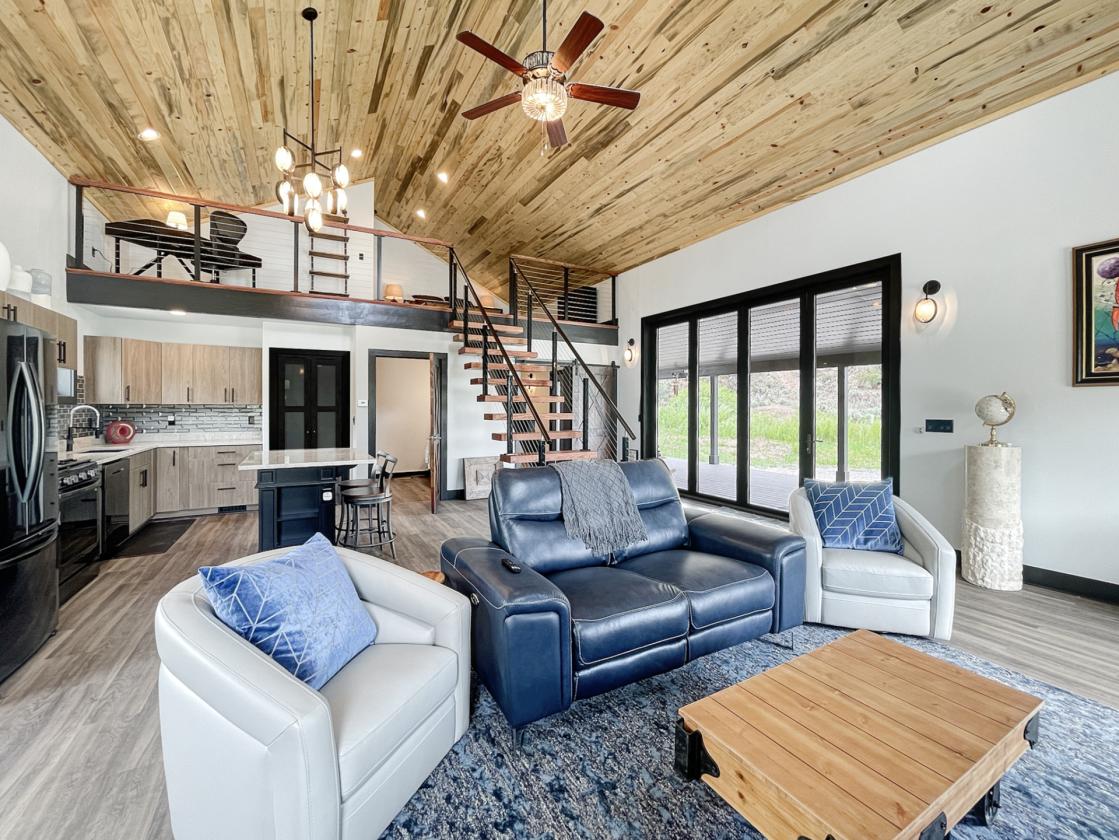 Show Stopper! 3 Home Luxury Horse Property - photo 27