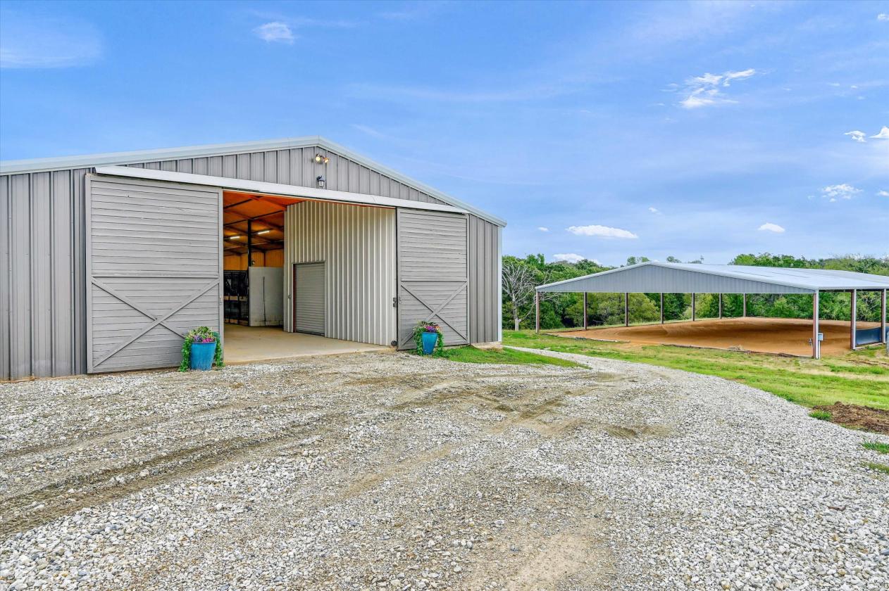 Breathtaking 20+ acre paradise for equestrians - photo 23