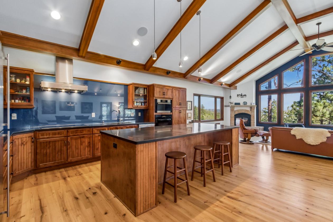 Stunning Mountain Equestrian Legacy Property - photo 10