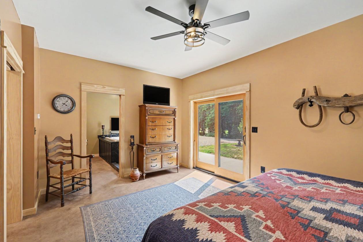 Gorgeous home with equestrian amenities - photo 23