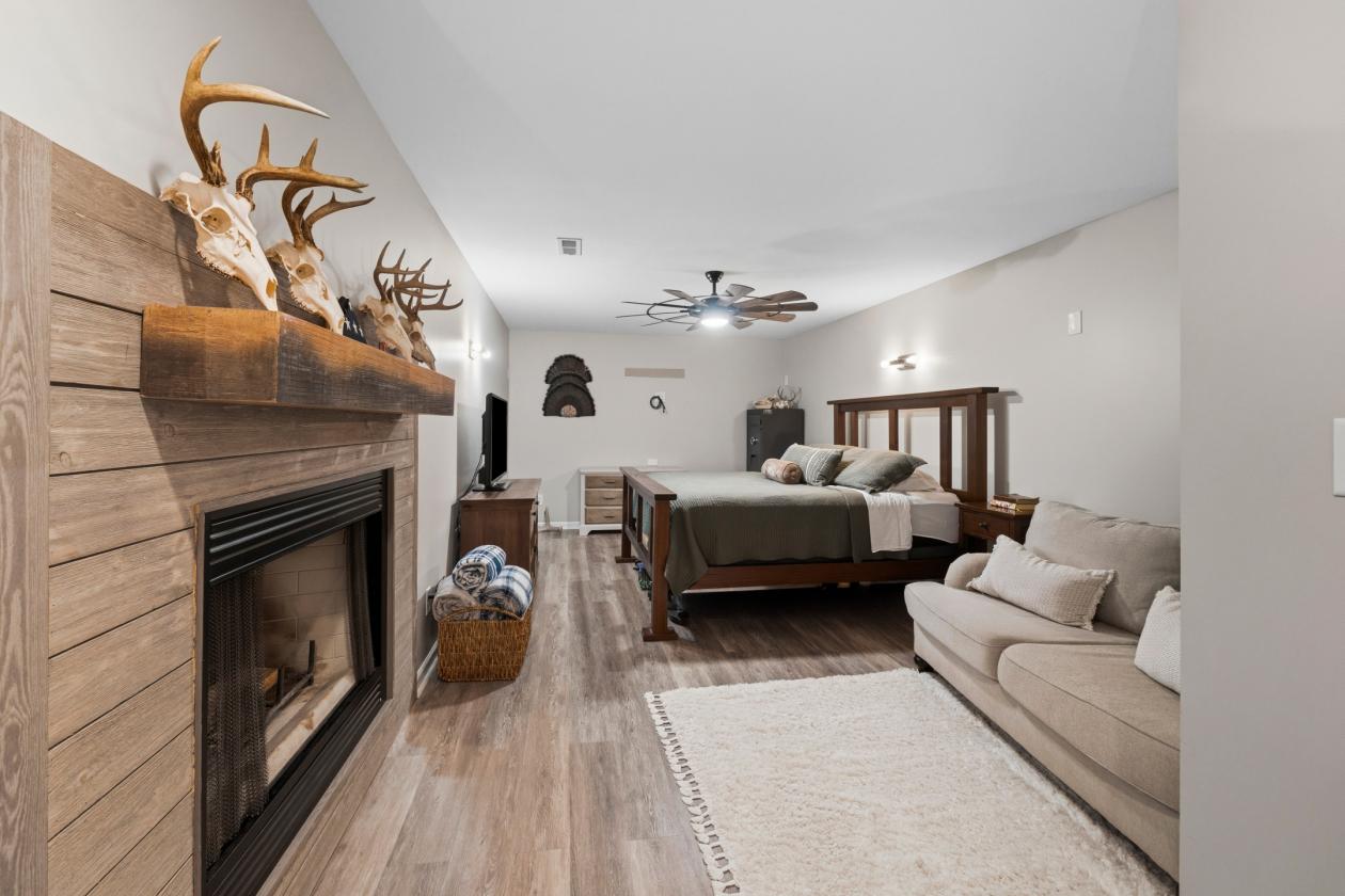 Remodeled Farmhouse in Private Community - photo 25