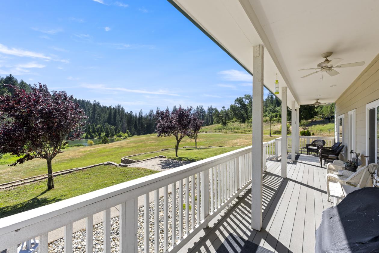 Beautiful Apple Hill Property - photo 12