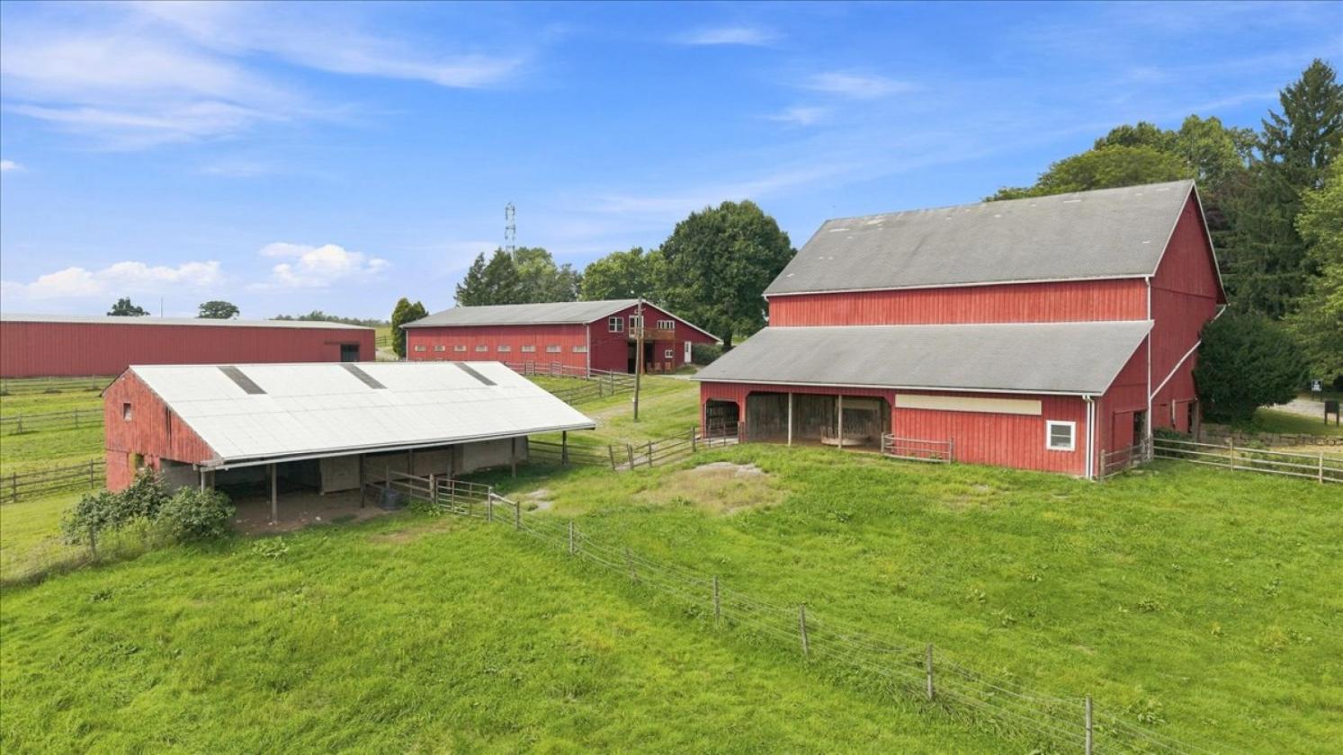Turnkey 37 Acre Equestrian Estate & Indoor Arena - photo 14
