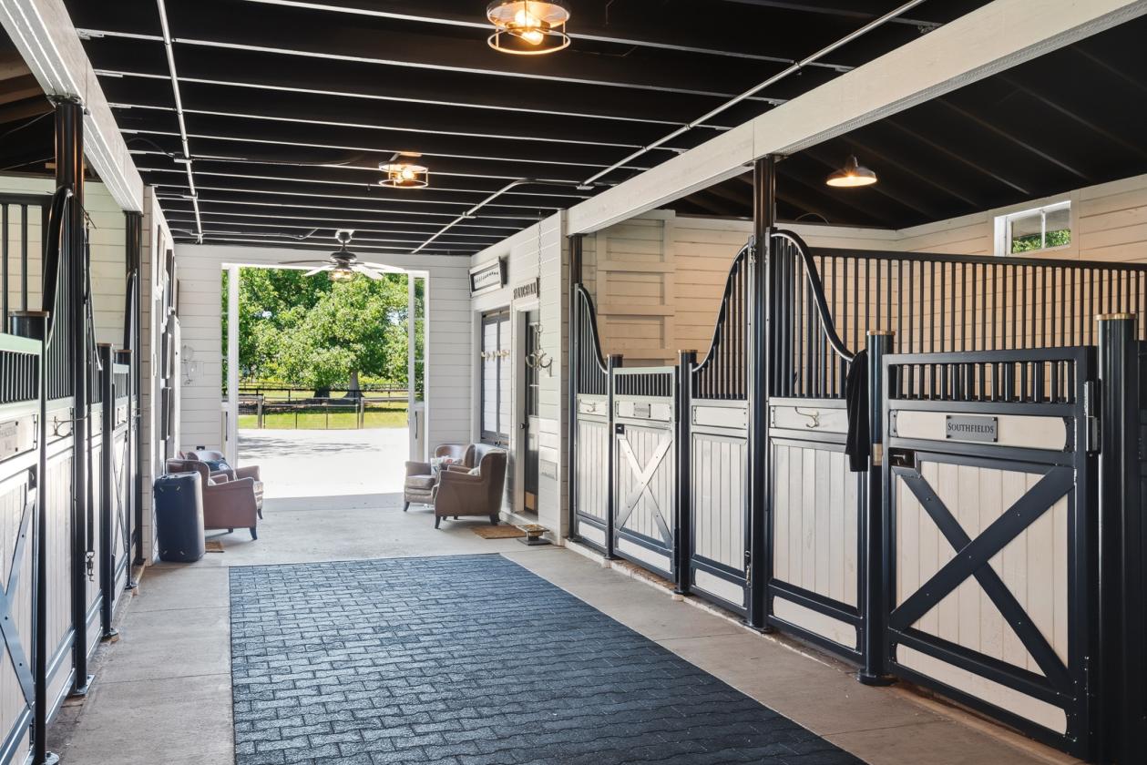 Luxury Equestrian Estate bordered by Bruce's Field - photo 27