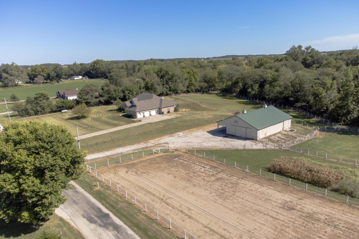 Traditional Ranch with Basement and Barn - photo 3