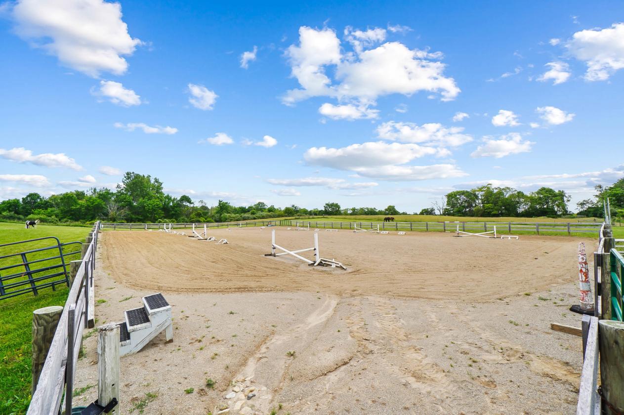 Heated Indoor Arena, Dedicated Hay Pasture & More! - photo 29
