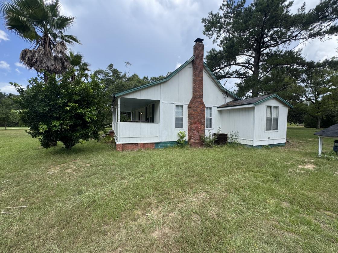 6+ Acres on Golf Course, 2 Barns, 1 House, NO HOA - photo 12