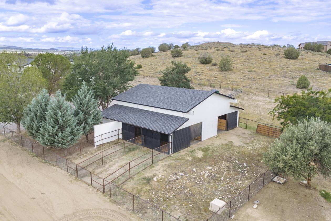 Exquisite Horse Property, Trail access from home - photo 12