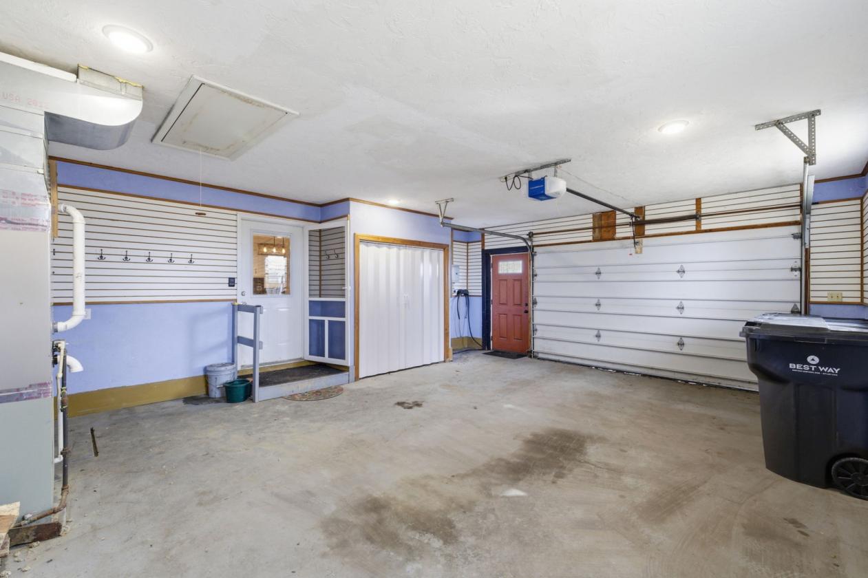 Private horse property with a modern touch! - photo 29