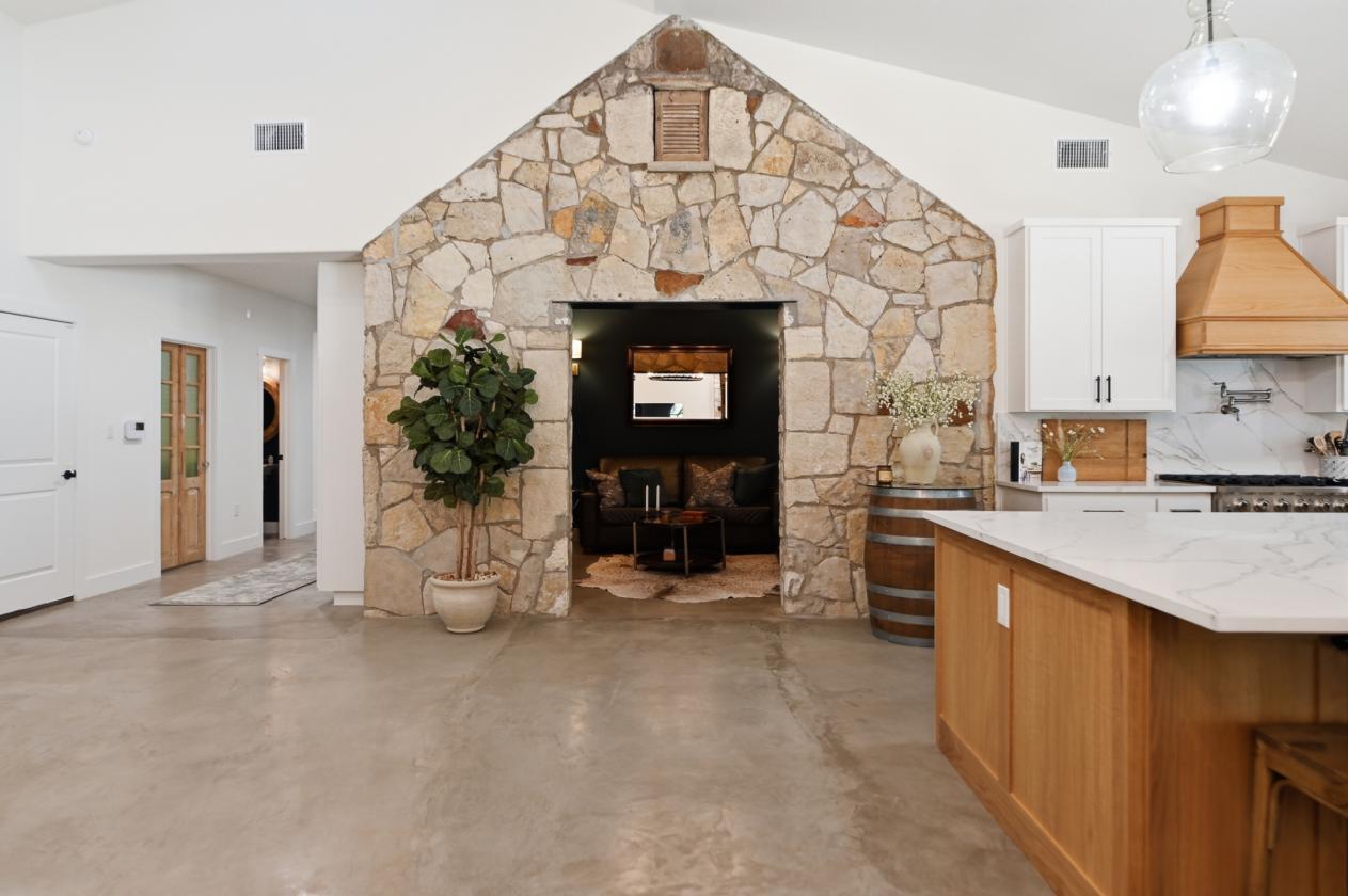 Home-Business! Hill Country Horse Home 5.79 Acres - photo 12