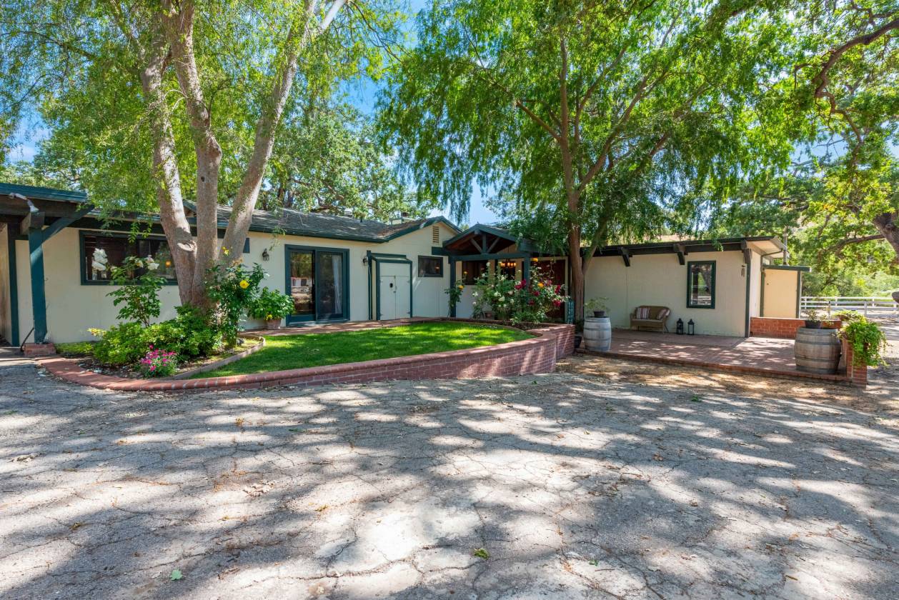 Horse Property for sale.
