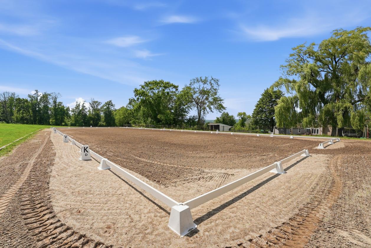 Horse farm with indoor arena & distant views - photo 24