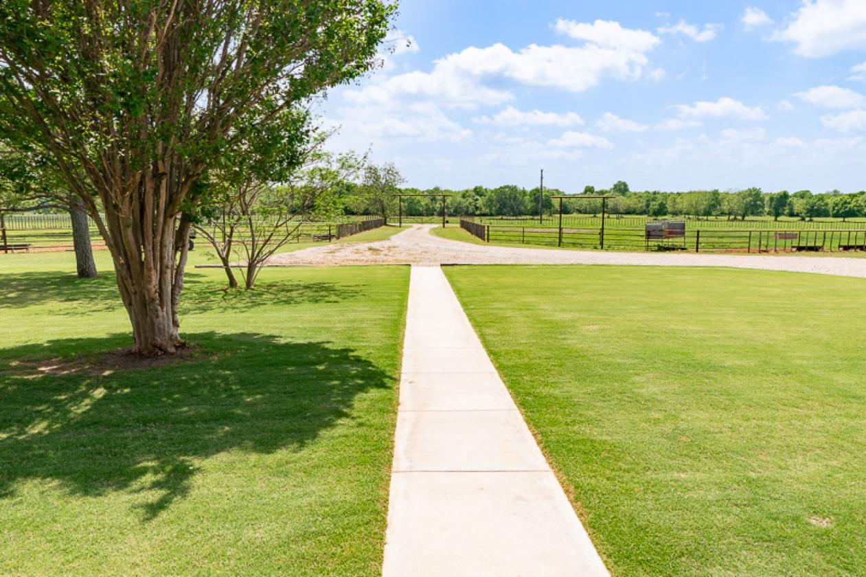 Scenic 64 Acre Horse & Cattle Property - photo 8