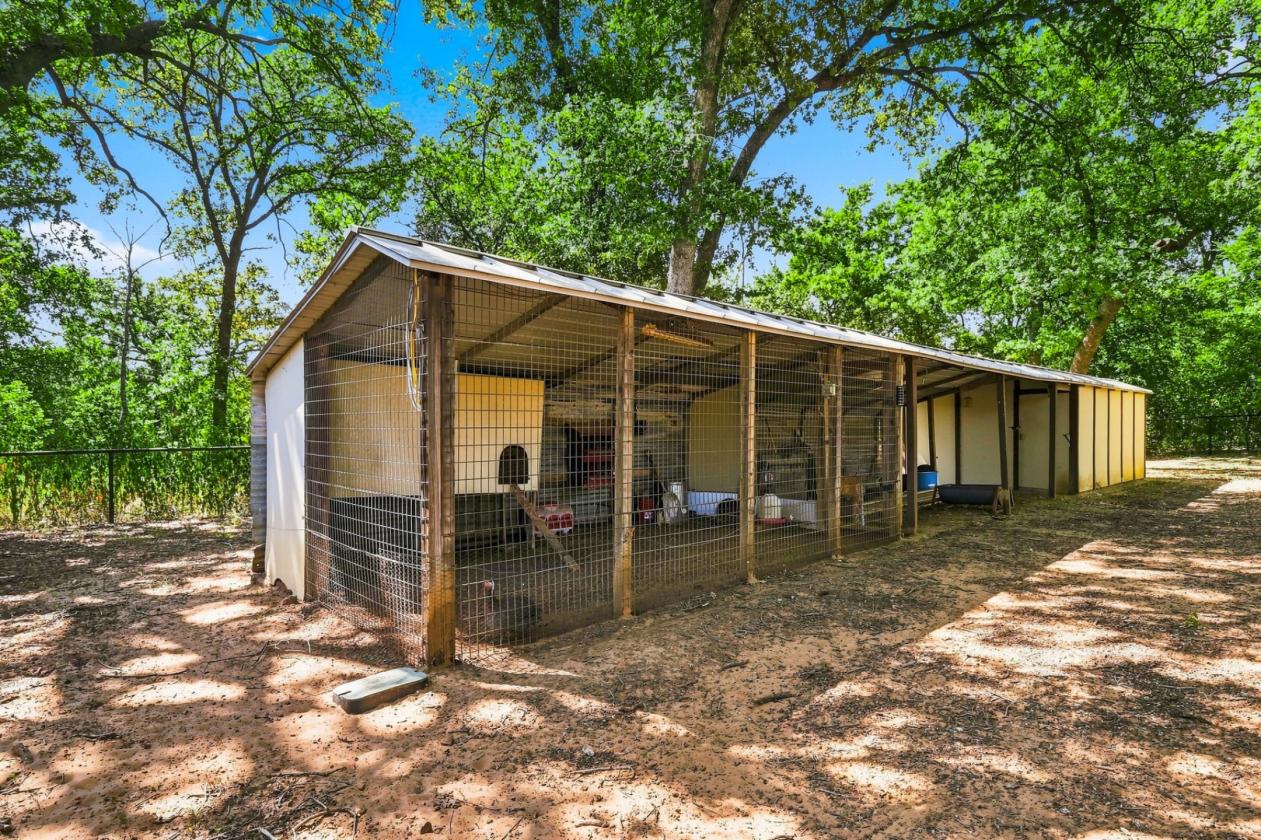 Texas Hill Country-Inspired Custom Home - photo 21