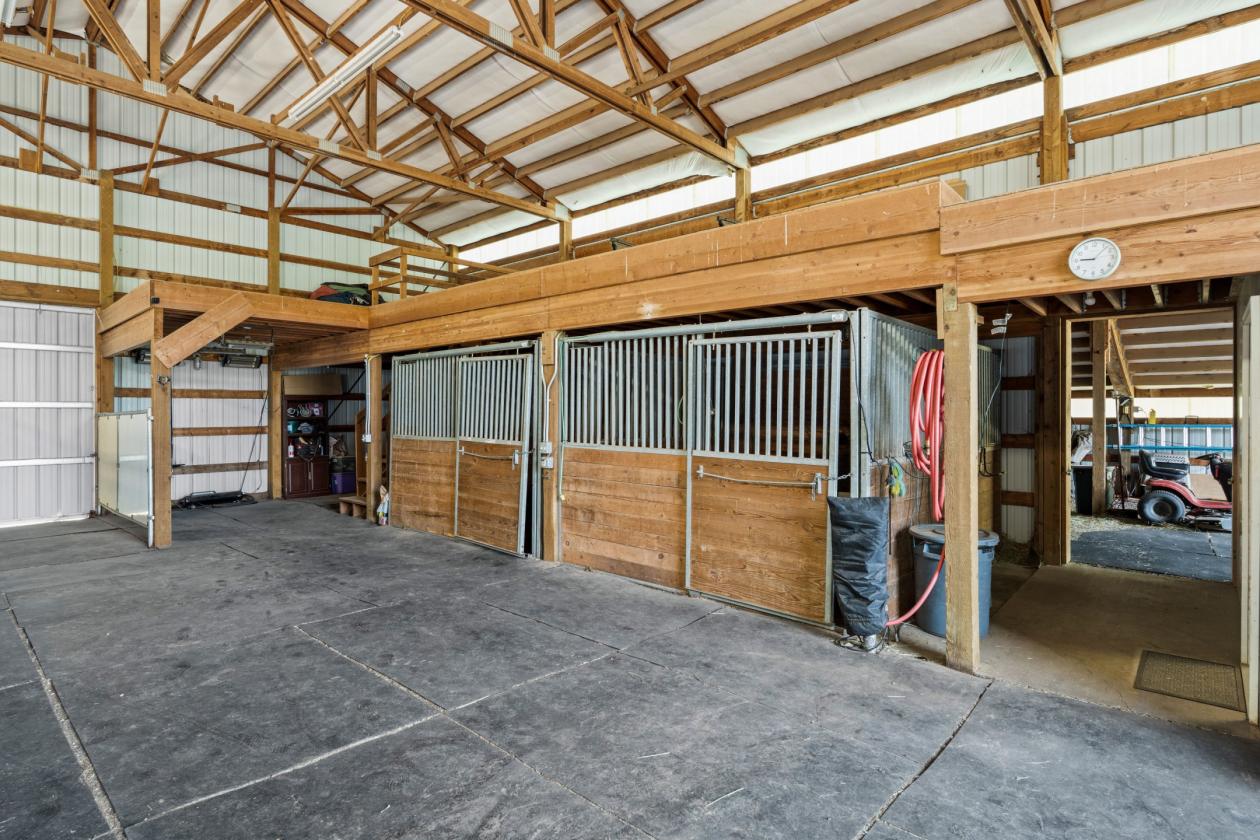 Private Equestrian Retreat, Indoor & Outdoor Arena - photo 4