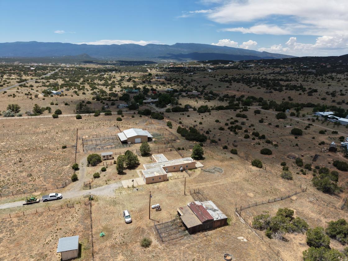 Fabulous, one of a kind horse property - photo 12