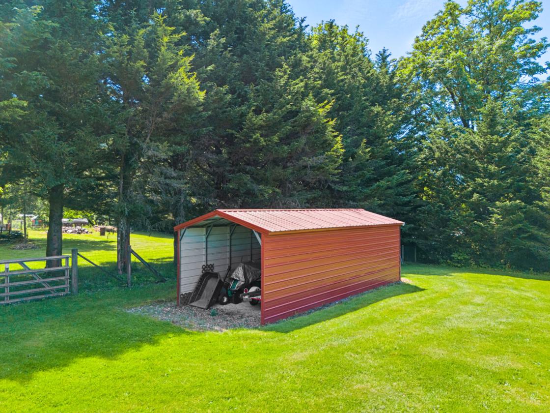 Beautiful rambler with barn and shop - photo 24