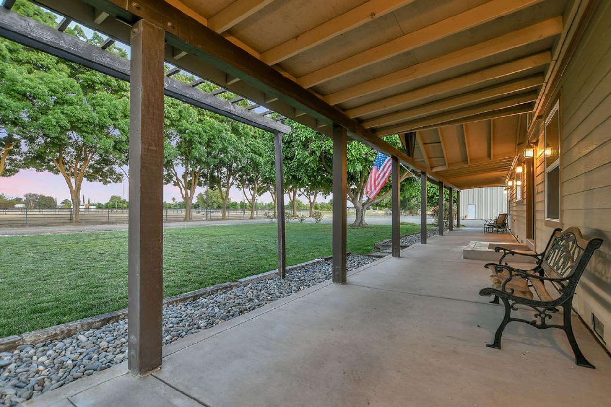 Premier Roping Property | Lighted Arena & Chute - photo 28