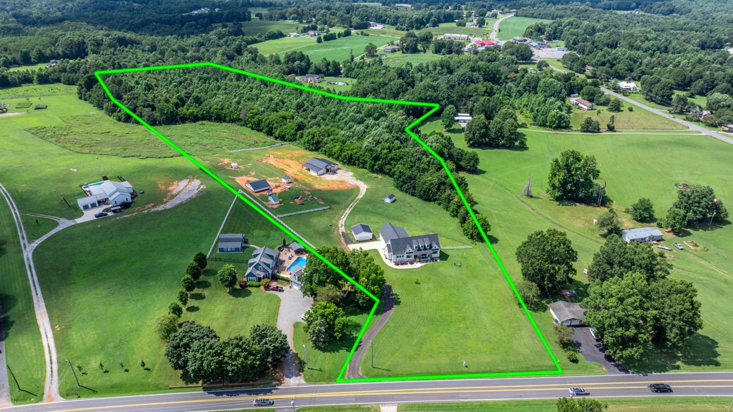 Modern Farmhouse on 18.9 acres with new venue - photo 29