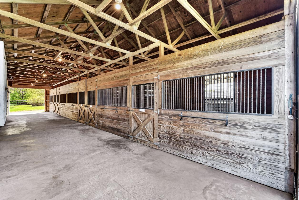Equestrian Dream: Arenas, Homes & Charm - photo 23