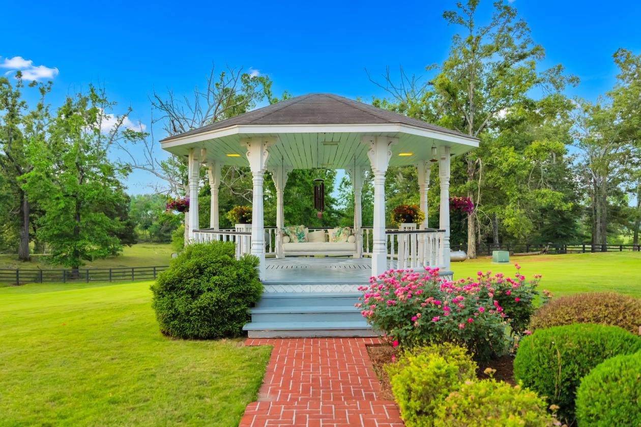 Rare Historic Round Polo Barn - photo 30