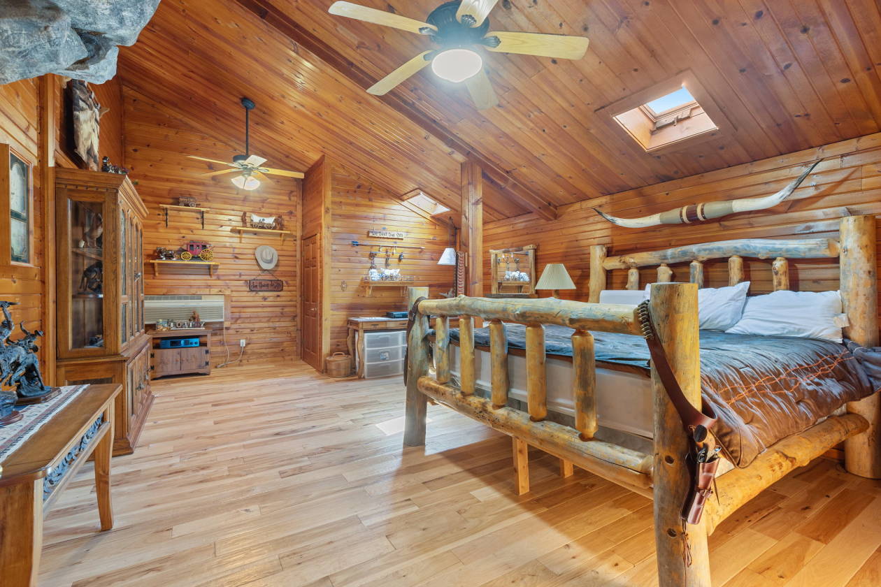 NEW PRICE! 38 ACRE HORSE FARM! - photo 13
