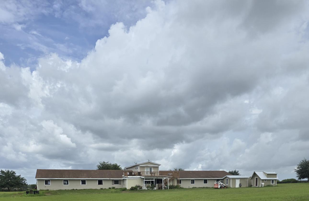 23 Stall Barn on 1 Mile Racetrack w/ Apt - photo 1