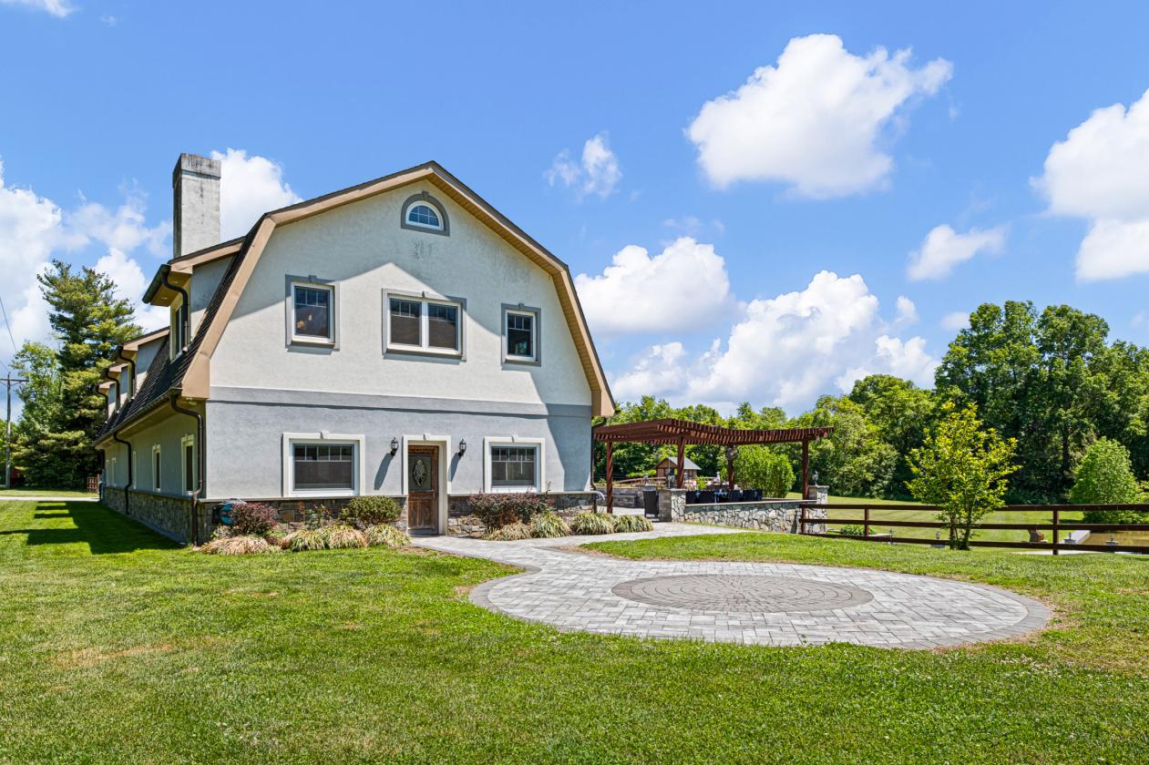 Barn Luxury Reimagined on 4.64 acres - photo 9