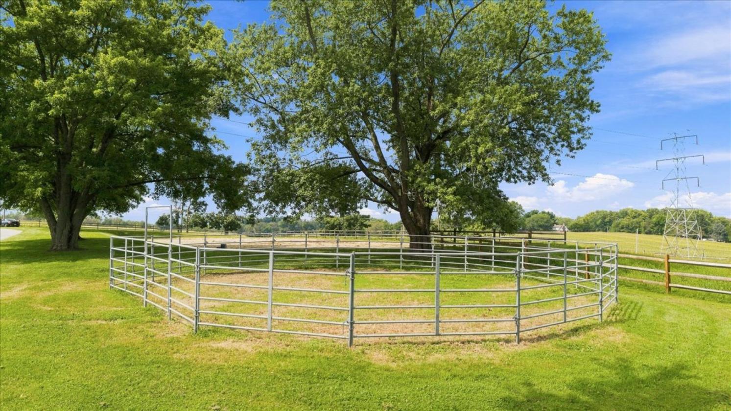 Turnkey 37 Acre Equestrian Estate & Indoor Arena - photo 16