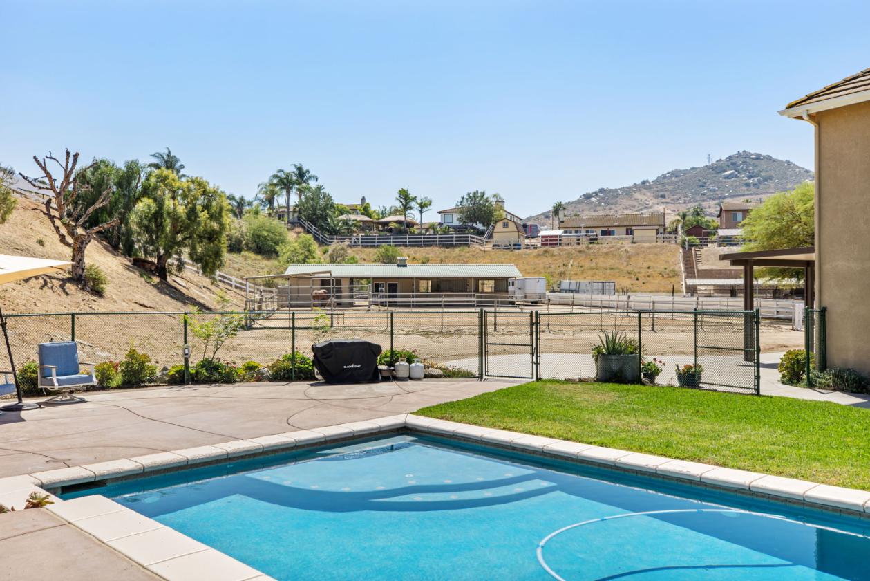 Living the Dream Ranch | Barn, Arena, Pool - photo 22