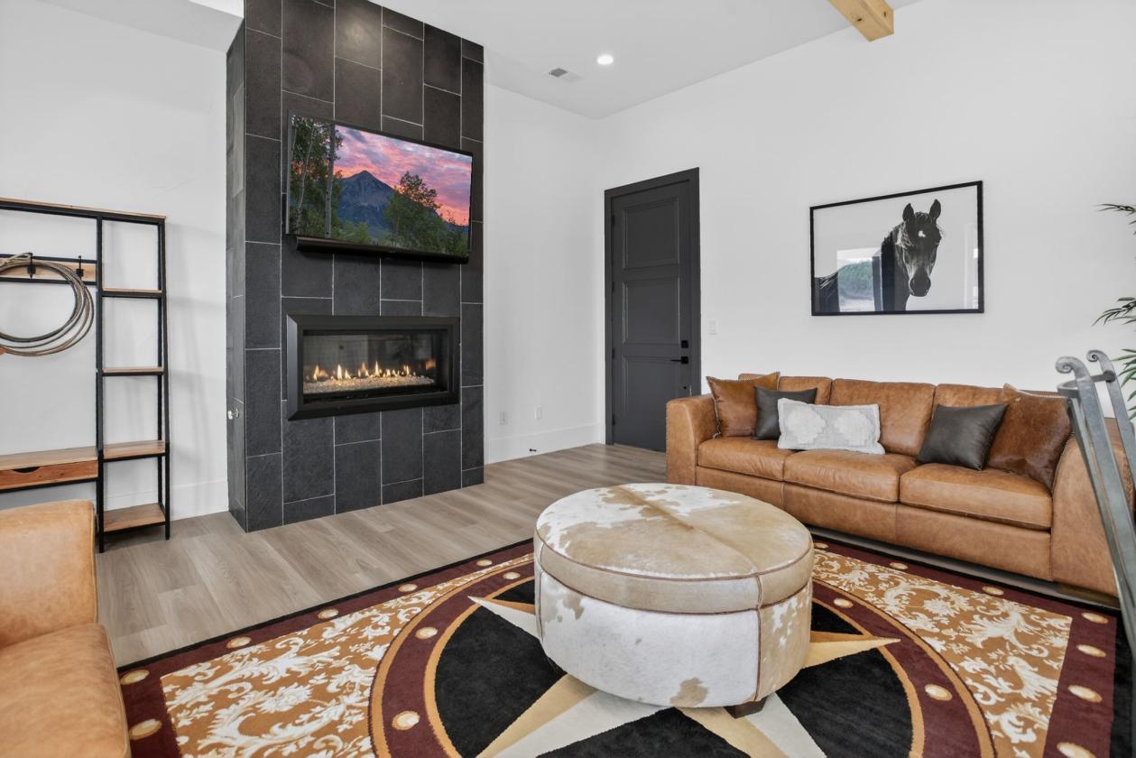36 Acres of Rocky Mountain Views with Barndominium - photo 7