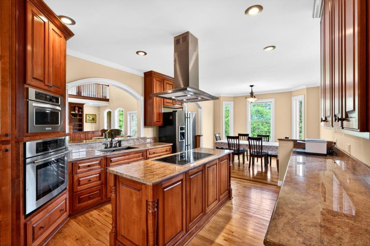 Lake Front Manor! - photo 12
