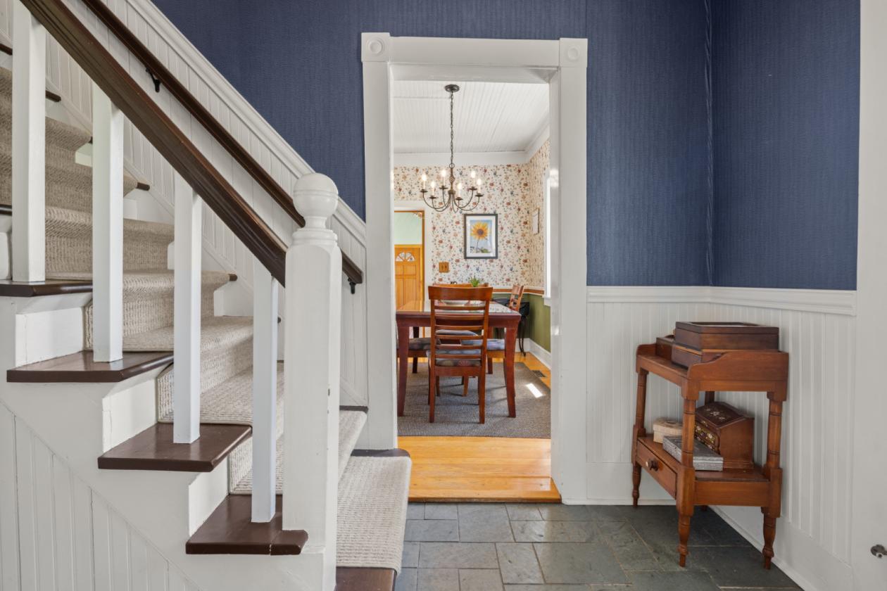 Charming 1914 farmhouse on a private horse farm - photo 15