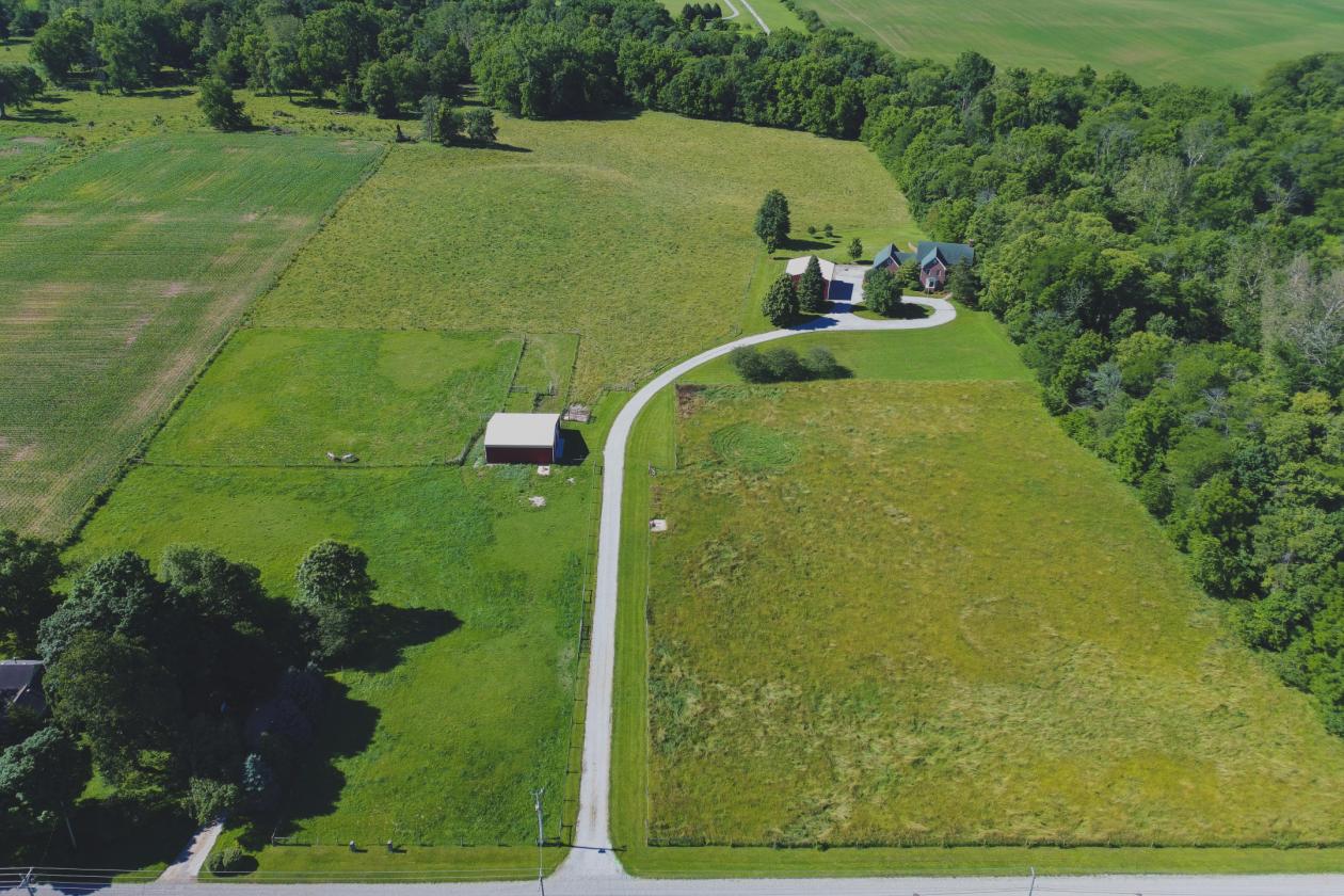 Beautiful Horse property nestled on 20 acres - photo 28