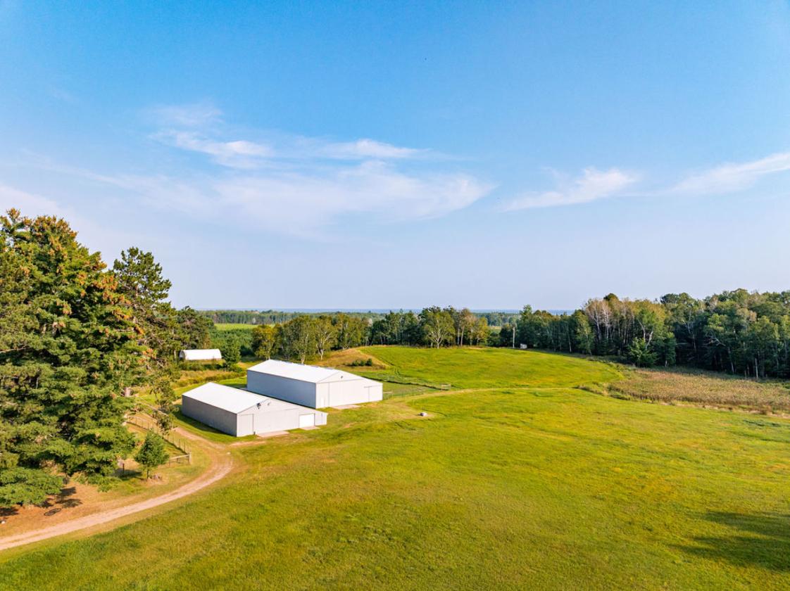 Turnkey Country Estate with Barns, Pasture & Eques - photo 6