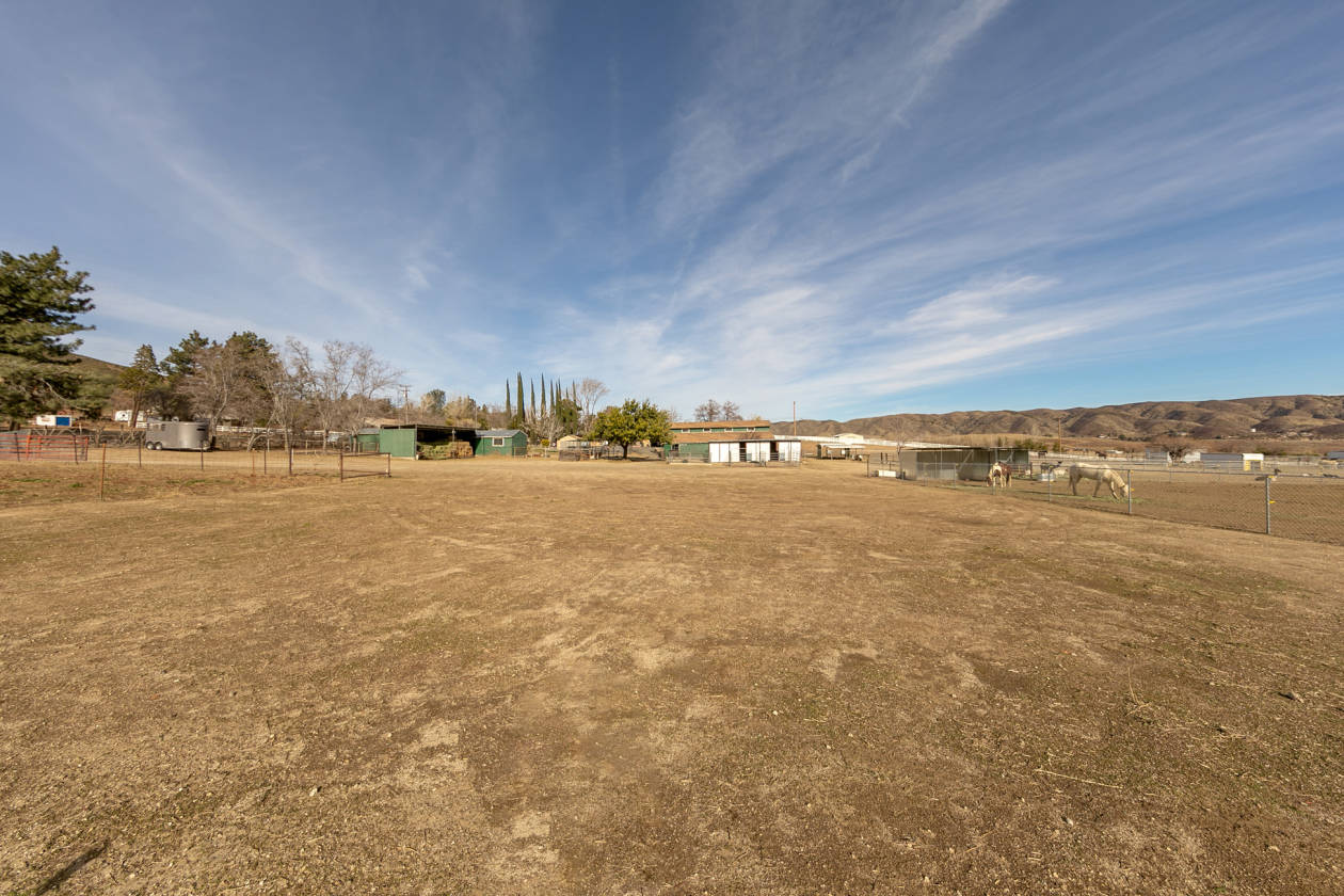 Stunning Single Story Ranch Home On 9 + Usable Acres Leona Valley