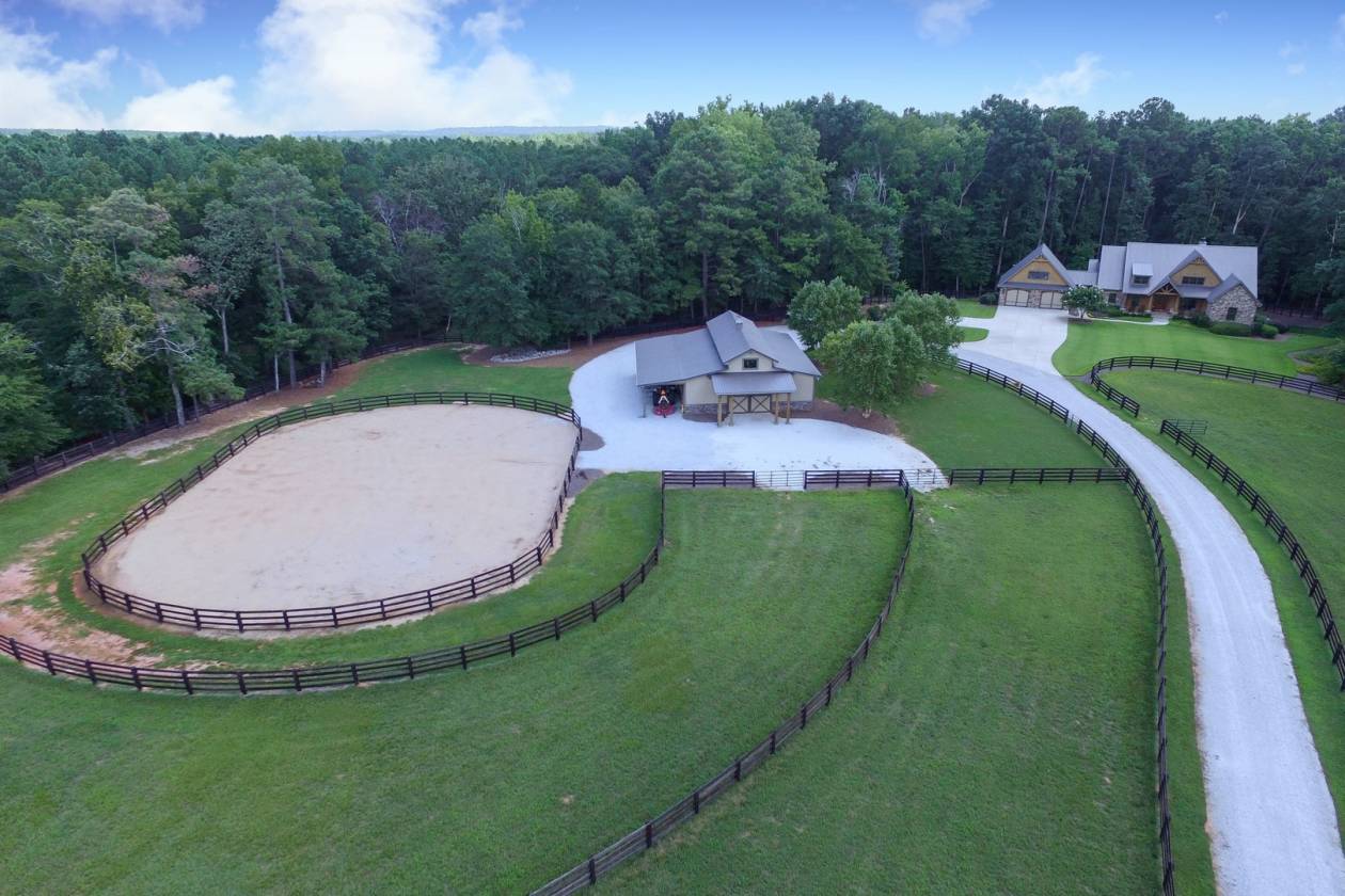 Stunning 19.8 Horse Farm less than 1 hour to Atlanta... Madison