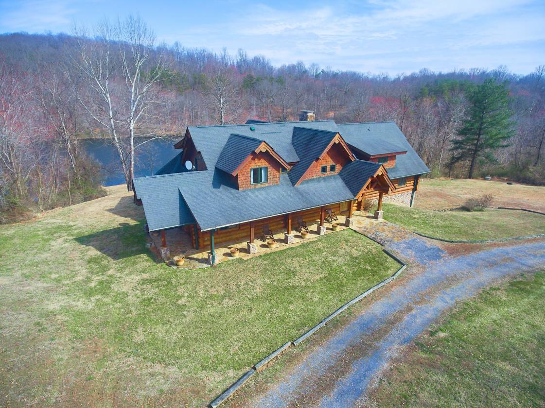 "Silverback Ranch" in Virginia foothills of Hume, Virginia Horse