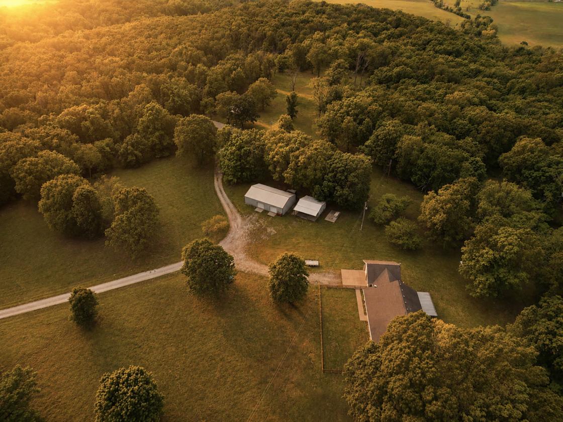 285 ac Ranch with Basement Homes and Live Water - photo 6