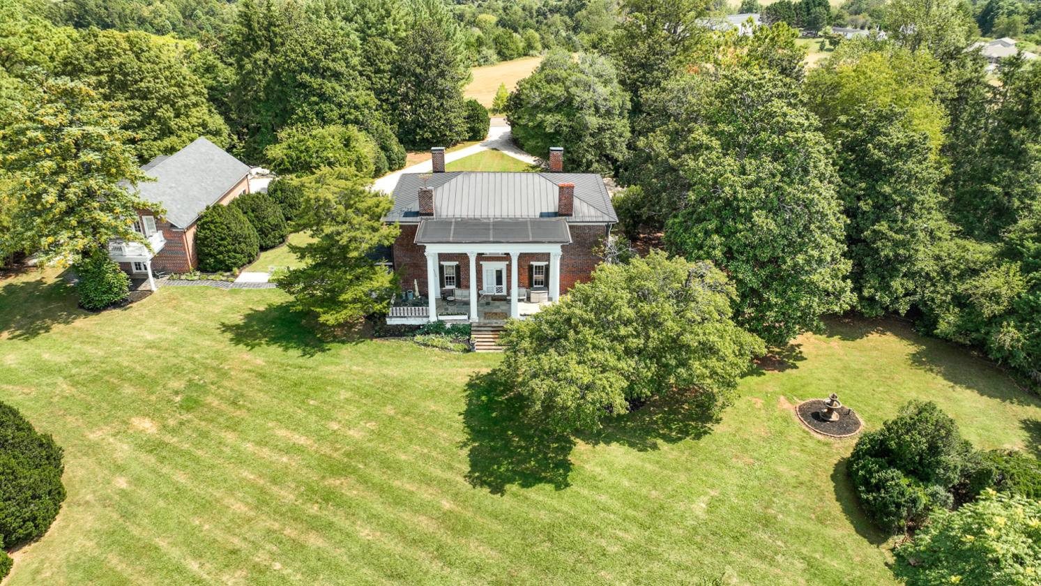 Magnificent views on this colonial home with 24 ac - photo 3