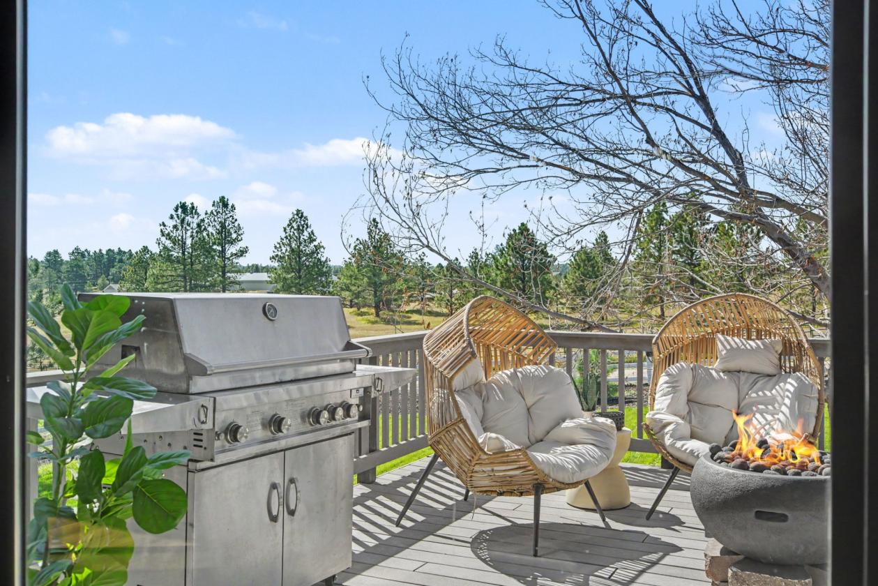 9.7 ACRES + REIMAGINED LUXURY + VIEWS + HORSE PROP - photo 25
