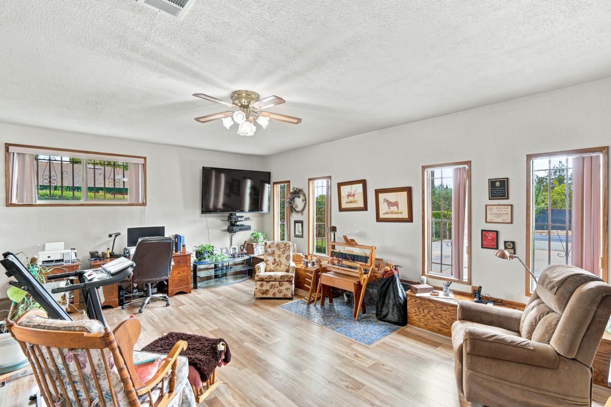 Horse Property with Owned Solar Close to City - photo 8