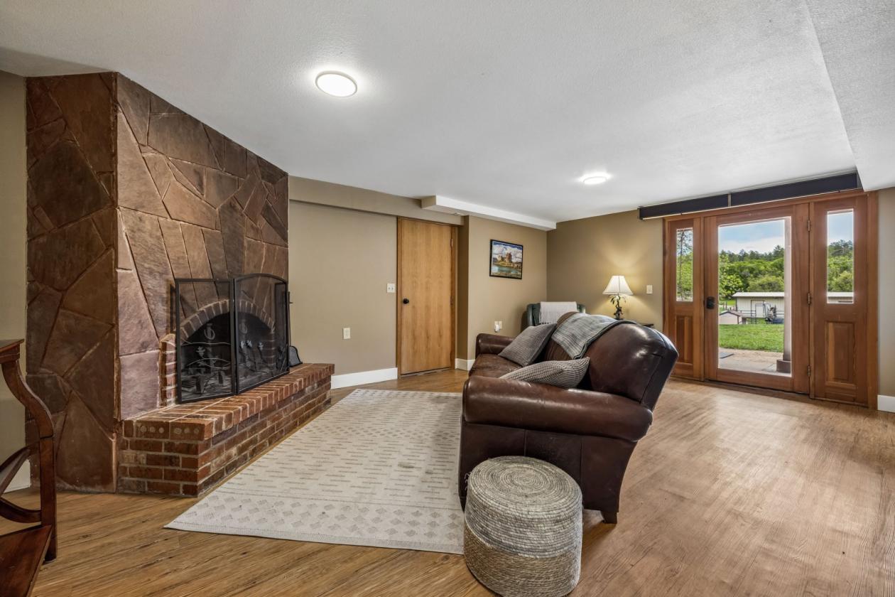 Country living at its finest - photo 16