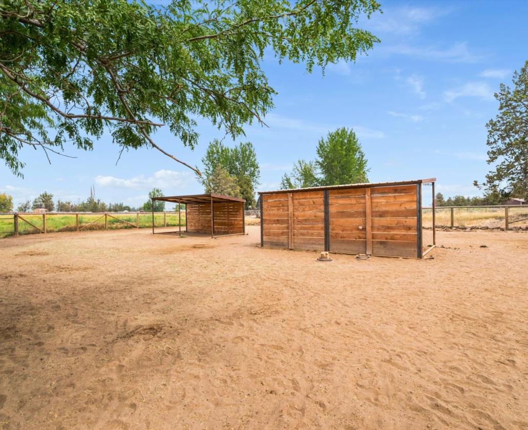 Turnkey Horse Farm and Cozy Home - photo 8