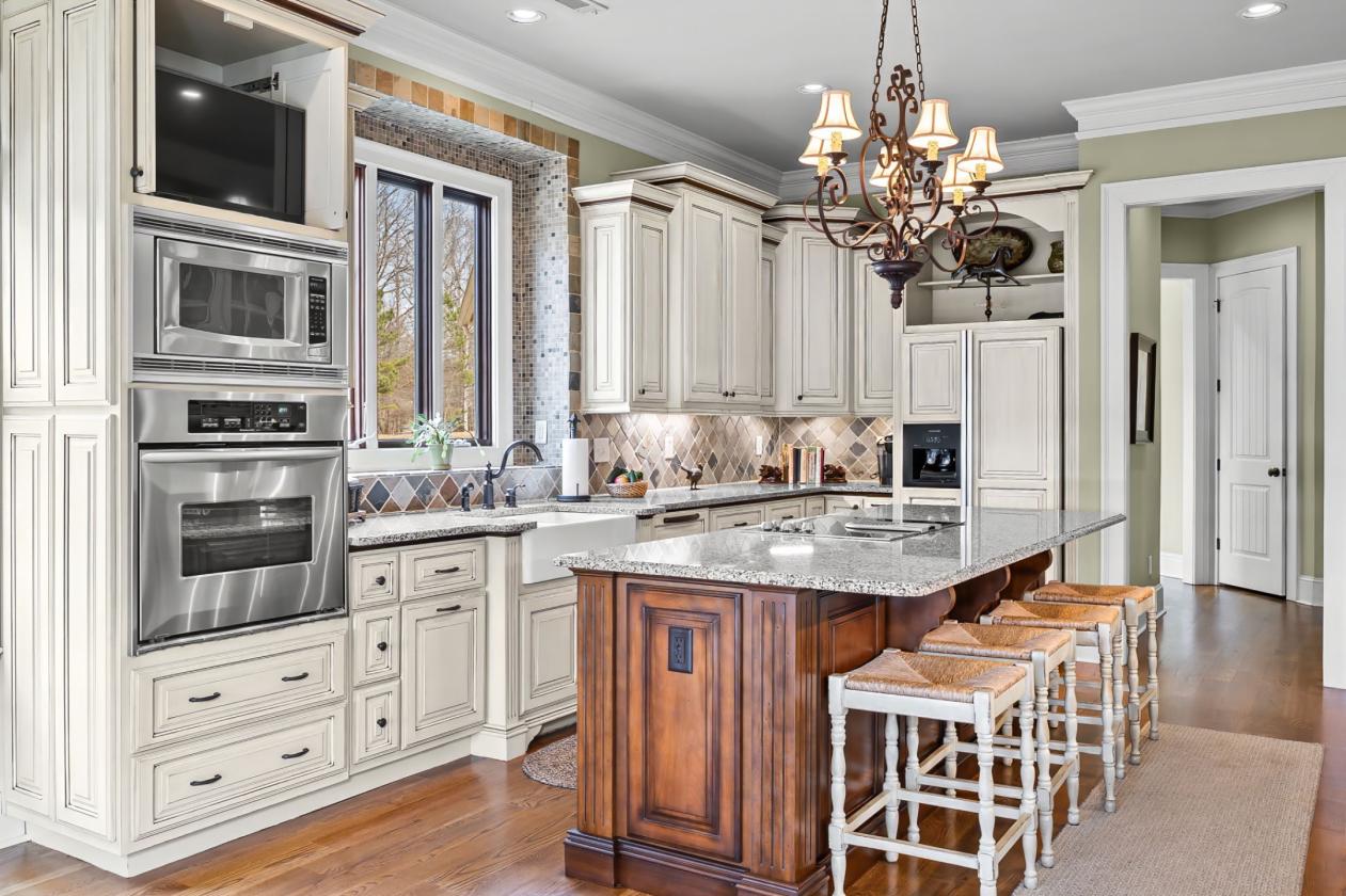 FABULOUS CUSTOM CRAFTSMANSHIP HOME ON 111+/- ACRES - photo 6