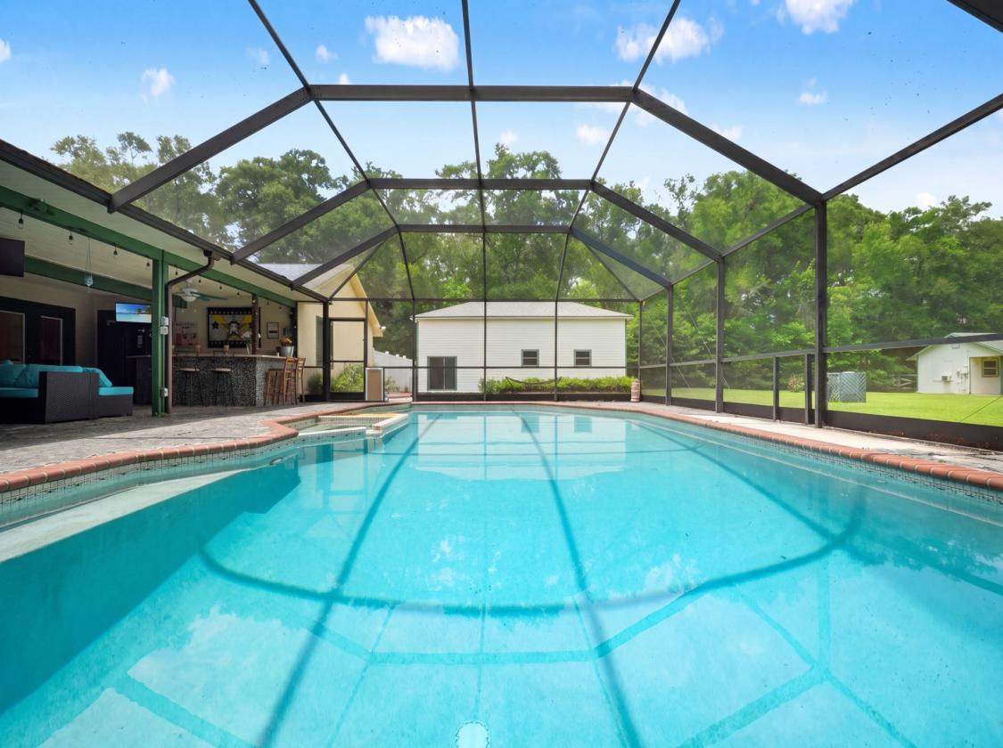 2.5 Acre Retreat with Guest House & Workshop - photo 3
