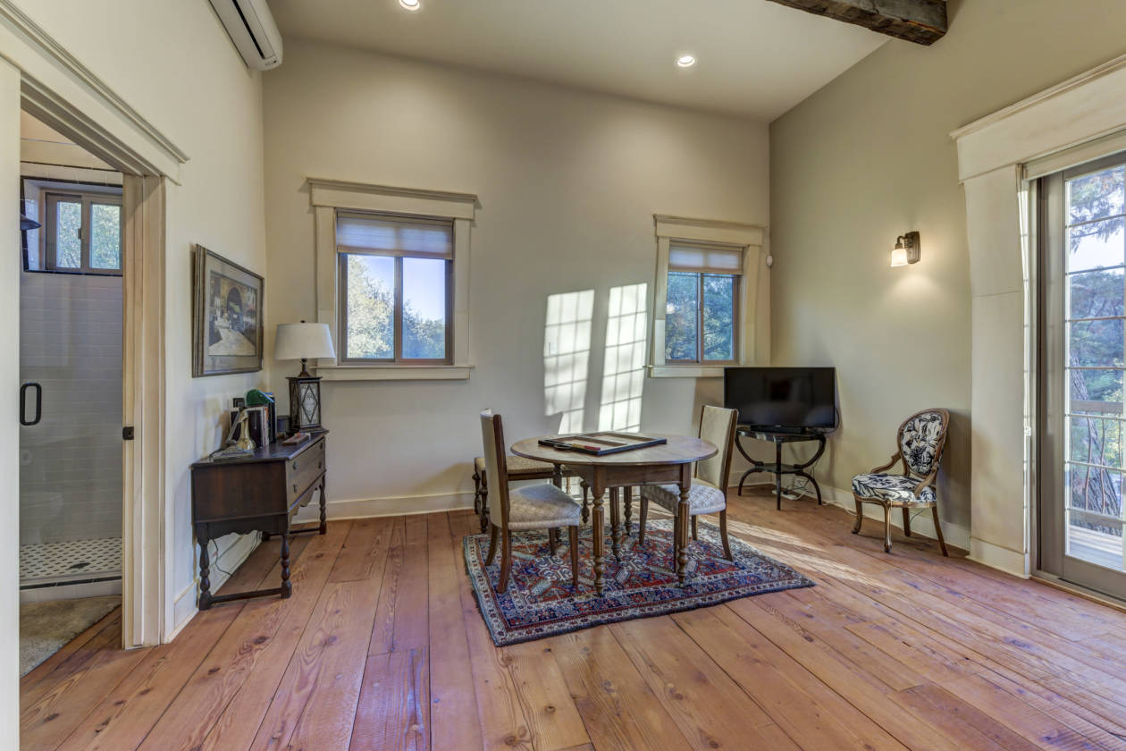 323 +/ Acre Fenced & Secluded Property w/ 4 Structures... Grass